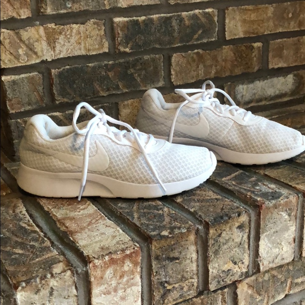 NIKE Women’s Tanjun Running Shoes